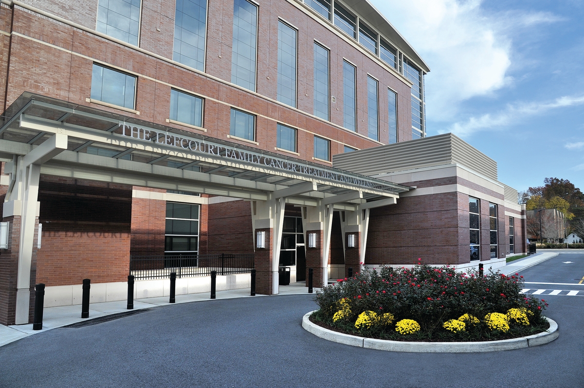 Lefcourt Family Cancer Treatment and Wellness Center Sign