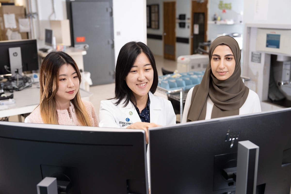 Three female pharmacists looking at information on a computer screen